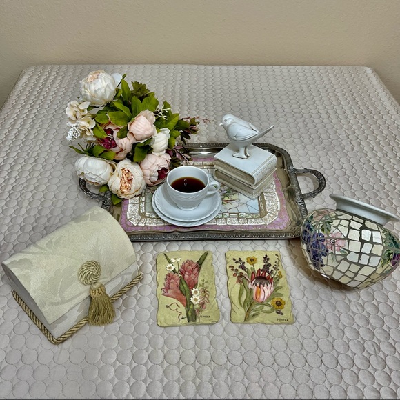 🌱 SOLD Bird on a Book Home Decor - Picture 6 of 6